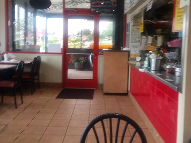 Dan's Seafood & Chicken interior